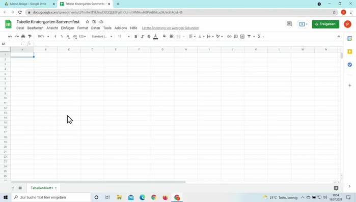 Die Tabelle mit Daten füllen (z.B. Verkaufsstände und Umsatz).