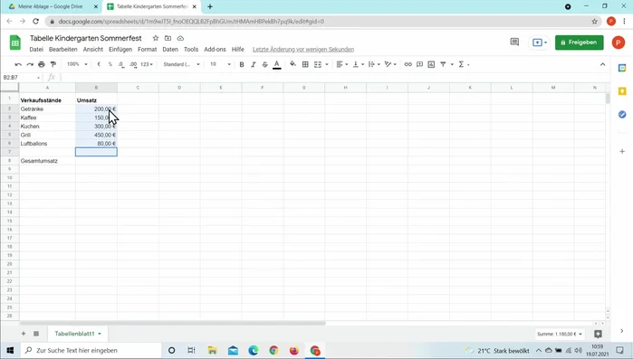 Gesamtumsatz berechnen, indem man den gewünschten Bereich markiert und die Summenfunktion verwendet.
