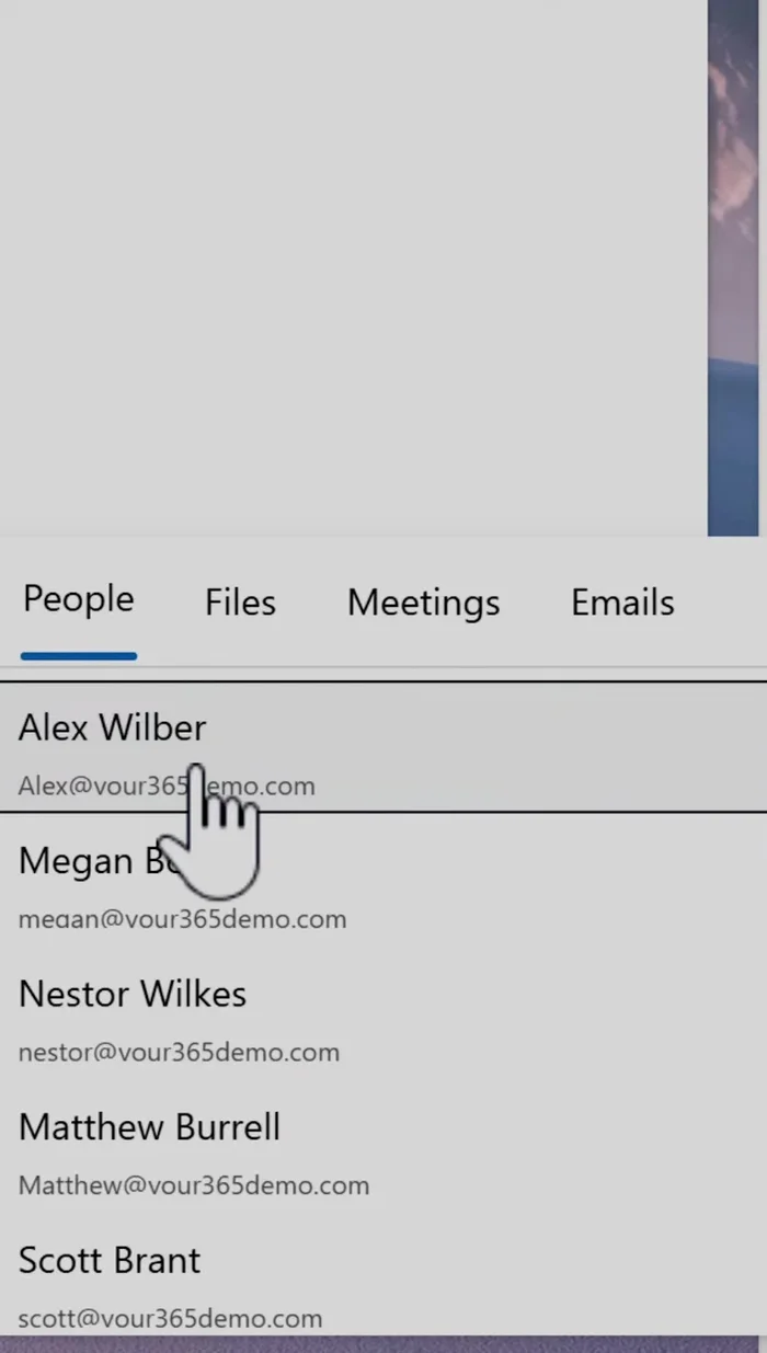 Teilnehmer auswählen und gewünschtes Datum/Uhrzeit angeben.