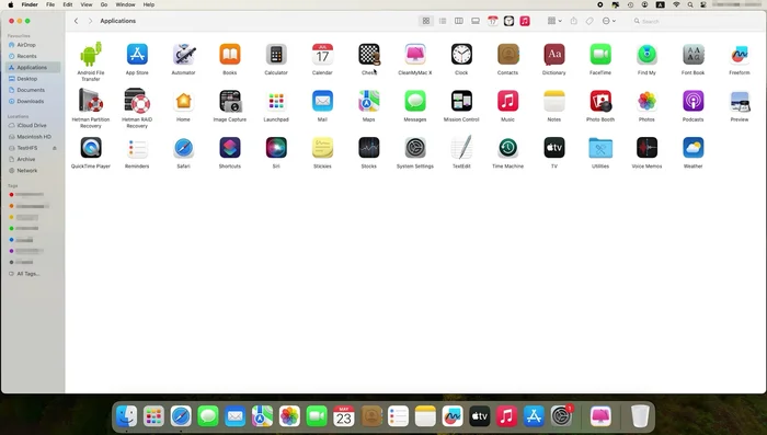 Rechtsklicke auf die zu löschende App und verschiebe sie in den Papierkorb.