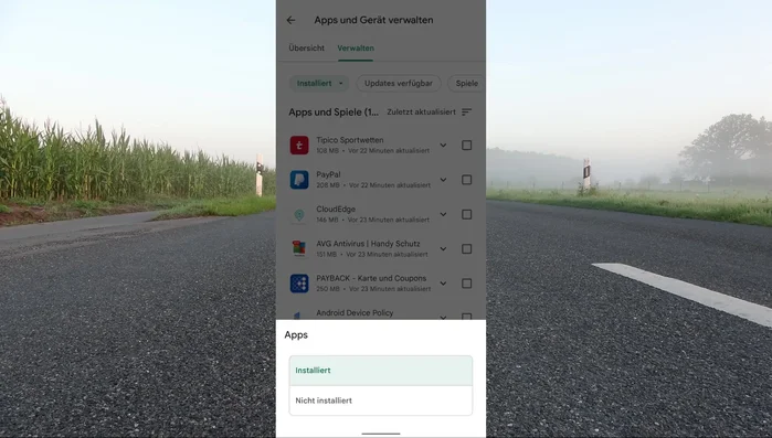 Klicke auf "Installiert". Hier siehst du alle jemals installierten Apps.