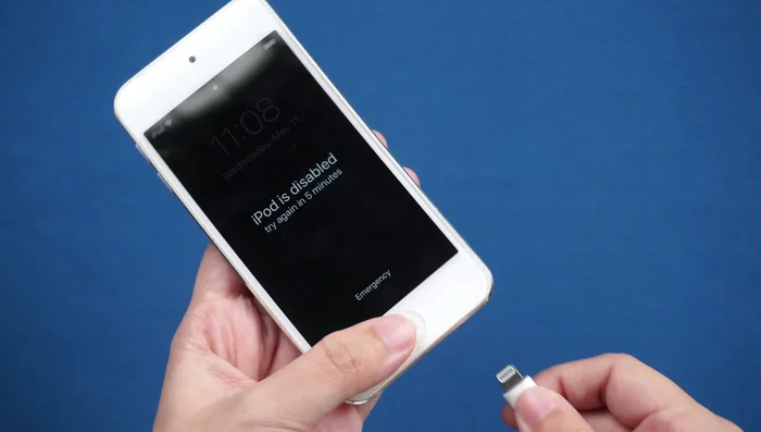 Verbinden Sie den iPod Touch mit dem Computer.