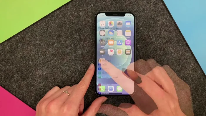 Suchen Sie den Punkt "Telefon" und tippen Sie darauf.