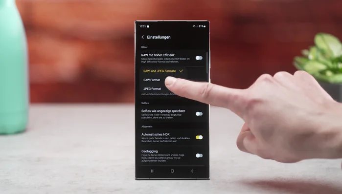Dateiformat festlegen: JPEG (komprimiert) oder RAW (unkomprimiert).
