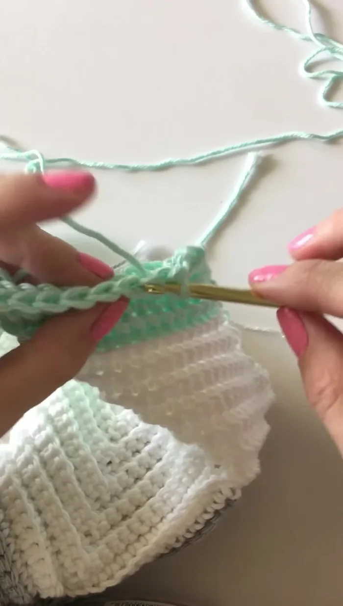 Weiter an der Seite hoch arbeiten.