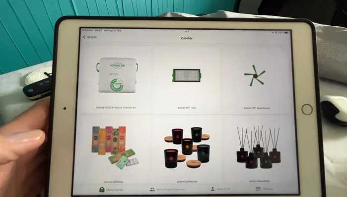 Staubbehälter leeren (bei kompatibler Basisstation).