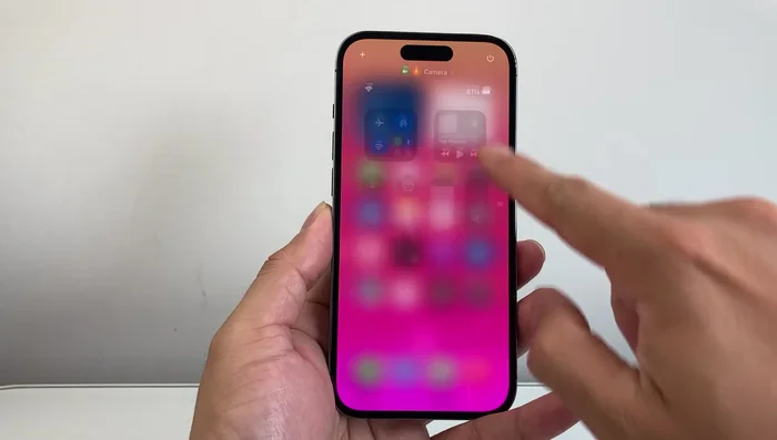 Suchen Sie nach dem QR-Code-Scanner-Symbol und fügen Sie es hinzu.