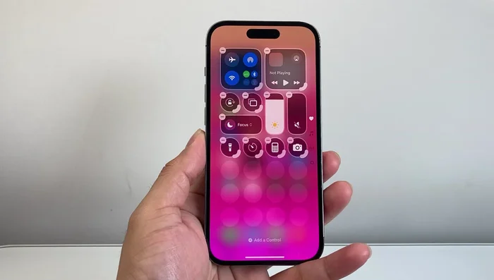 Suchen Sie nach dem QR-Code-Scanner-Symbol und fügen Sie es hinzu.