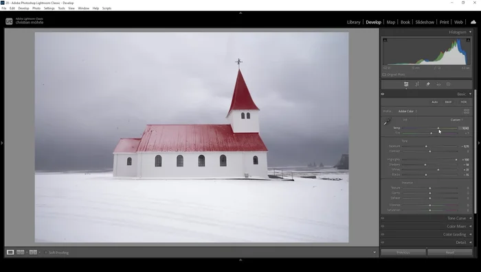 Schärfe und Klarheit erhöhen: Textur und Klarheit-Regler verwenden, um Details zu schärfen und den Mitteltonkontrast zu verstärken.