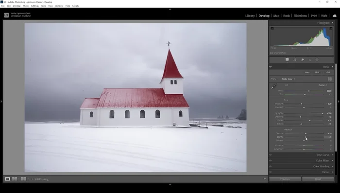Schärfe und Klarheit erhöhen: Textur und Klarheit-Regler verwenden, um Details zu schärfen und den Mitteltonkontrast zu verstärken.