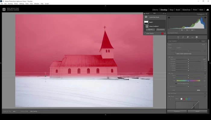 Hintergrund bearbeiten: Belichtung reduzieren, Kontrast und Klarheit erhöhen, um den Himmel dramatischer zu gestalten. Temperatur reduzieren, um die dunklen Wolken kälter wirken zu lassen.