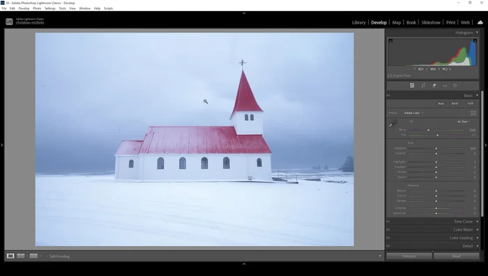 Grundlegende Anpassungen: Belichtung, Schatten, Schwarztöne und Weißtöne optimieren. Dabei stets das Histogramm im Auge behalten, um Clipping zu vermeiden.
