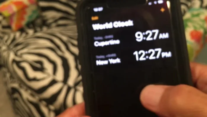 Navigieren Sie zur Weltzeituhr.