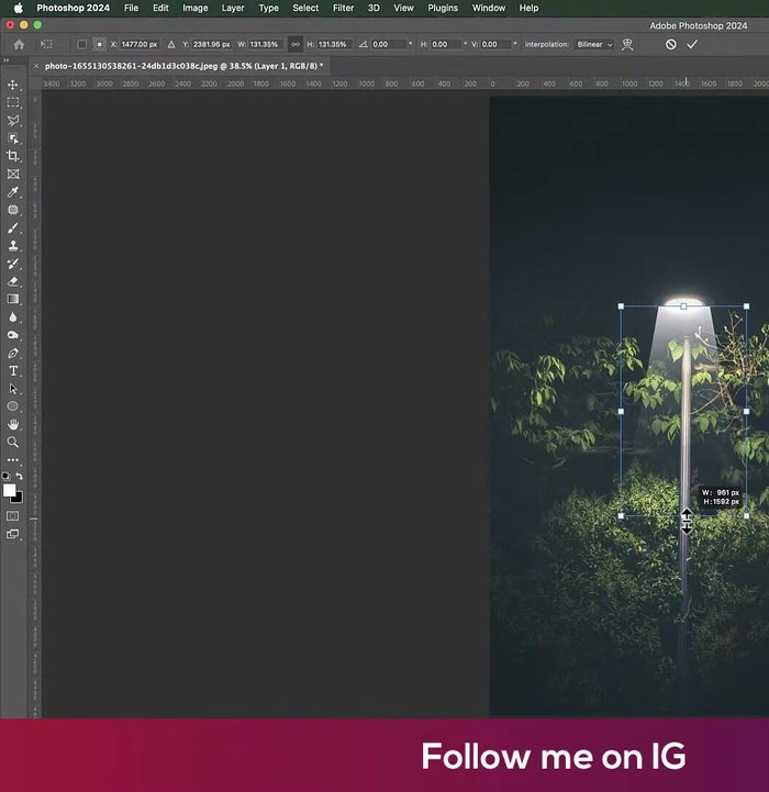 Größe anpassen und Perspektive erneut anpassen: Vergrößere den Lichtreflex nach Bedarf und passe die Perspektive im Perspektiv-Panel erneut an.